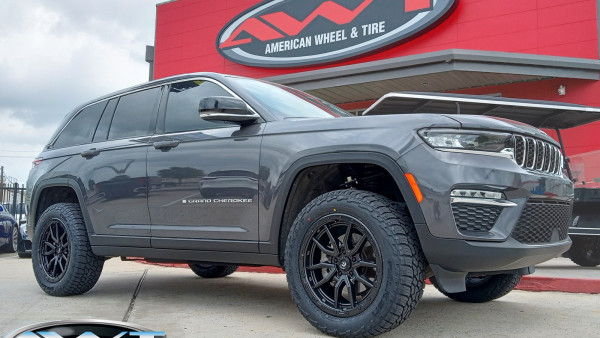 2023 Gray Jeep Grand Cherokee