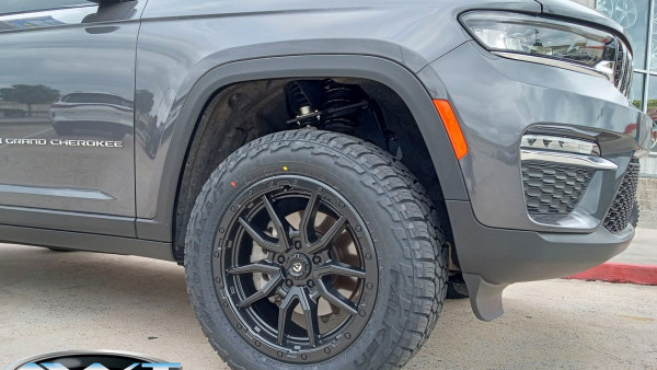 2023 Gray Jeep Grand Cherokee