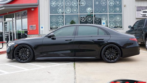 Black 2022 Mercedes S580