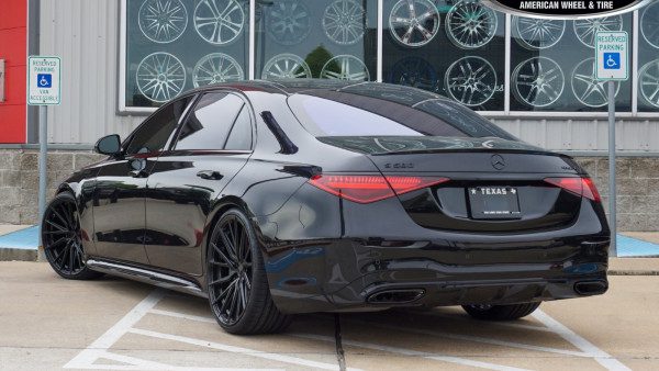 Black 2022 Mercedes S580