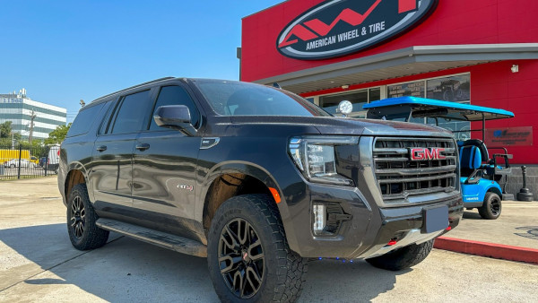 Black 2023 GMC Yukon AT4