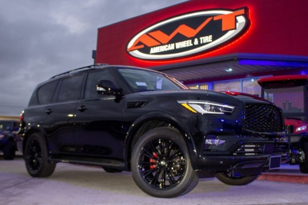 Black 2023 Infiniti QX80