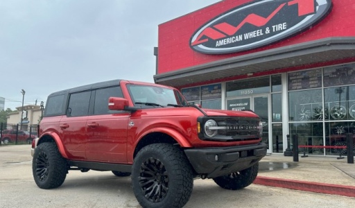 Hot Pepper Red Metallic 2023 Ford Bronco