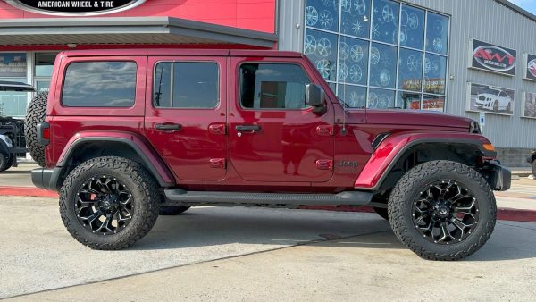 Maroon Jeep Wrangler Unlimited JL