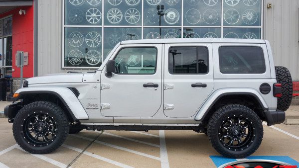 Silver 2024 Jeep Wrangler Sahara Unlimited JL