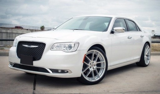 White 2017 Chrysler 300