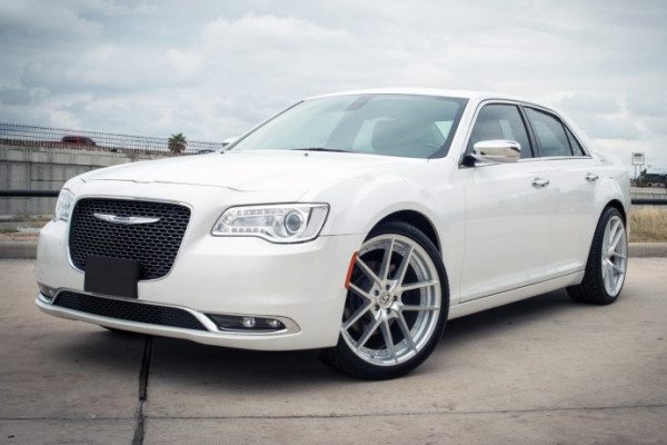 White 2017 Chrysler 300