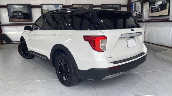 White 2020 Ford Explorer