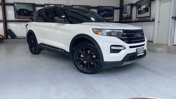 White 2020 Ford Explorer