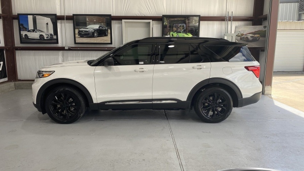 White 2020 Ford Explorer