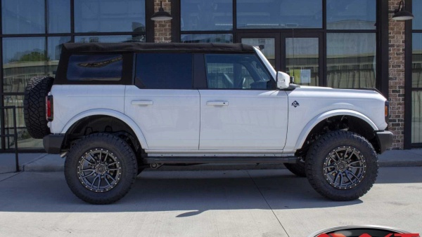 White 2022 Ford Bronco