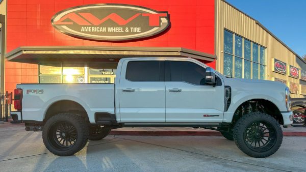 White 2023 Ford F250