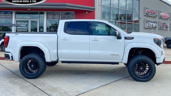 White 2023 GMC Sierra 1500