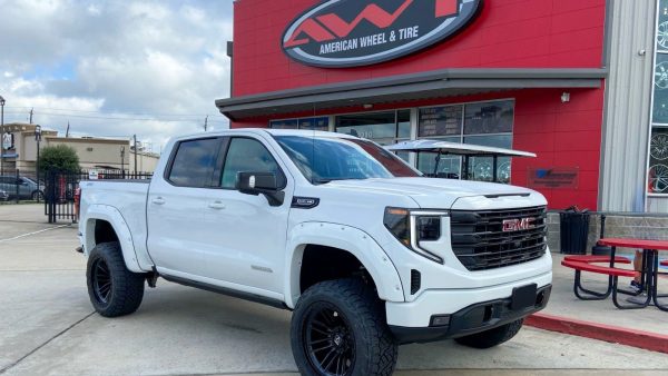 White 2023 GMC Sierra 1500