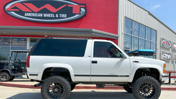 White Chevrolet Tahoe OBS